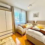 Pacifik Lux & Private Garage سراييفو