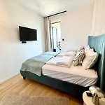 Pacifik Lux & Private Garage Apartment