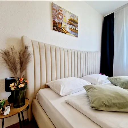 Pacifik Lux & Private Garage Apartment