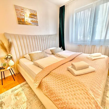 Pacifik Lux & Private Garage Daire